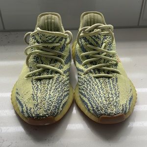 Yeezy 350 boost - no box